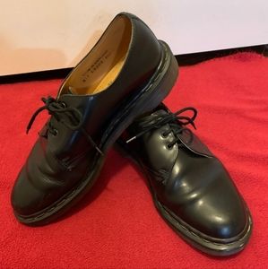 Mens vintage 1990's Doc Martens.